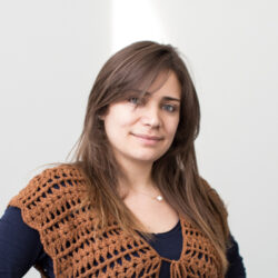 Doctorante en informatique dans les domaine de l'e-Education. Ses travaux portent sur l'amélioration de l'apprentissage des élèves en leur proposant des tableaux d'indicateurs qui augmentent leur motivation.